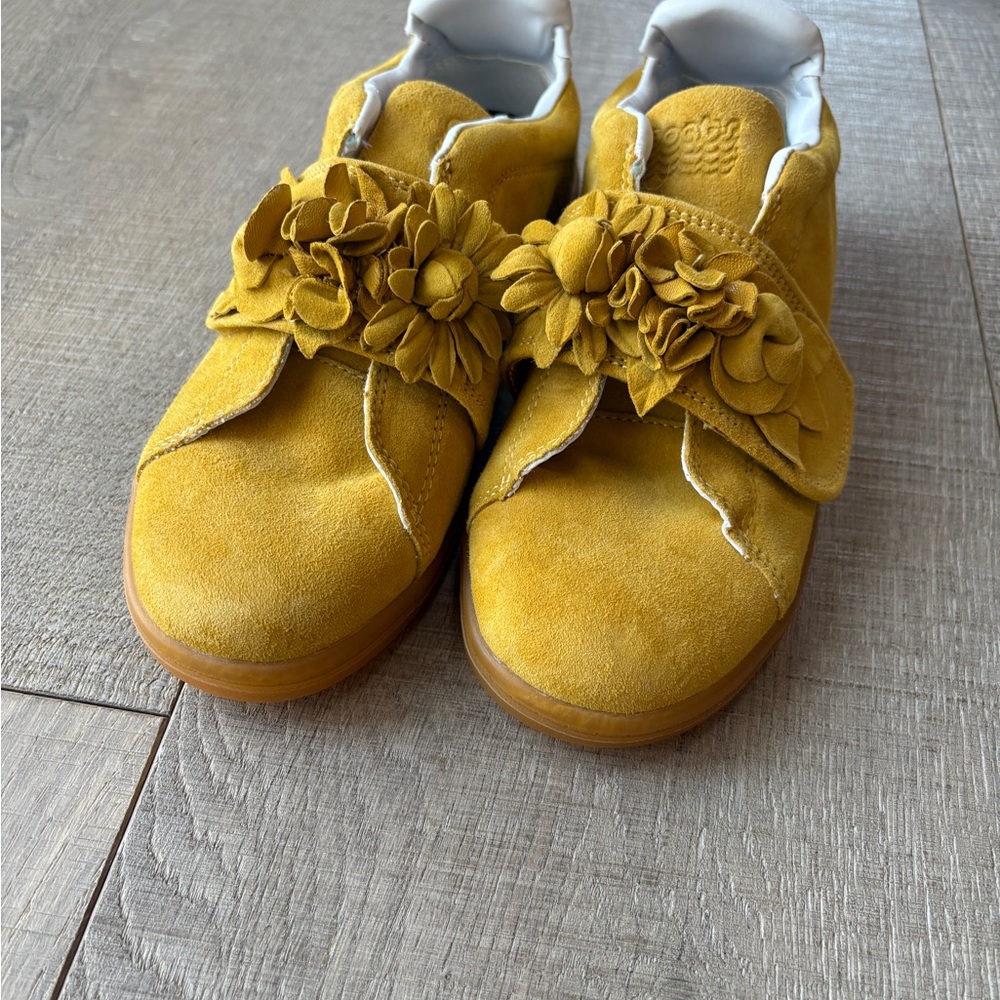 Goats Suede Velcro Sneakers